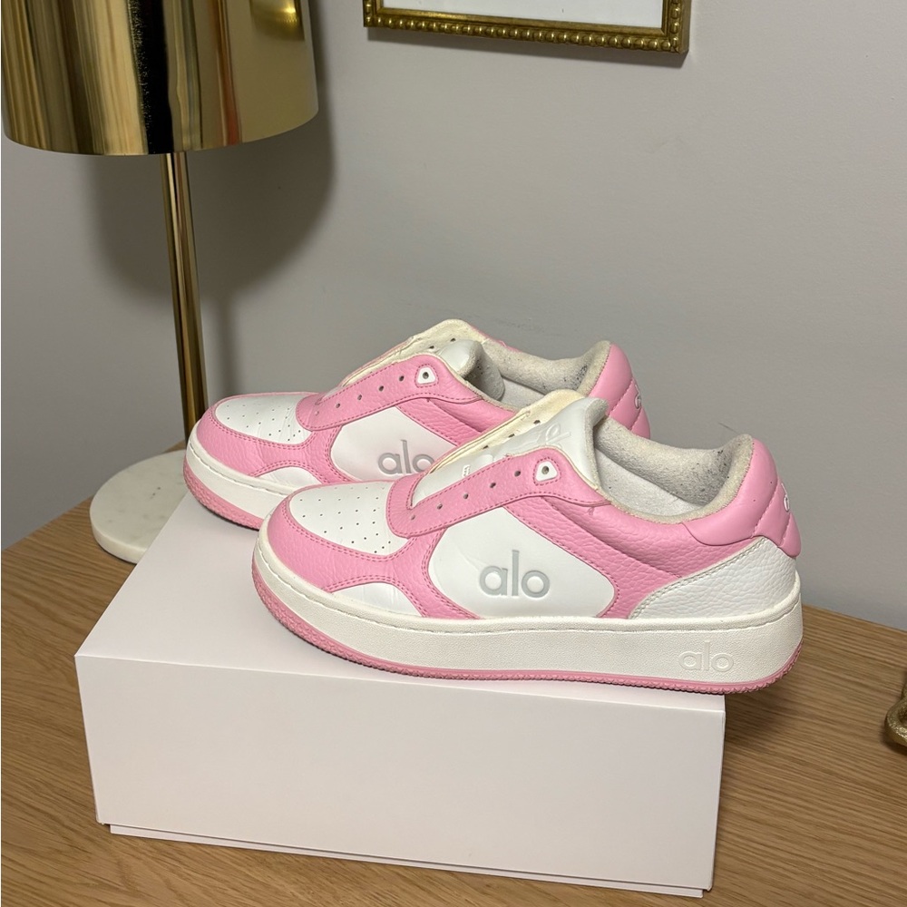 Alo recovery mode sneaker￼ (size 8)